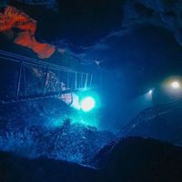 三伏天钻进亿年溶洞攀岩是什么体验?南京汤山雷公洞飞拉达全攻略