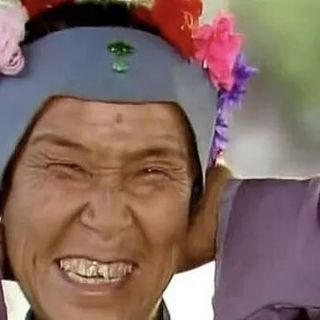 红楼梦最讽刺结局:被当笑话的刘姥姥,反而成了全书唯一的救赎