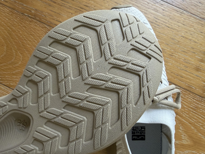 必迈跑鞋