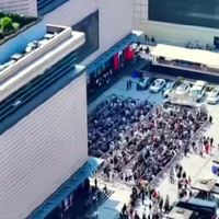 胖东来砸200万建演唱会级音响每周末免费开放市民登台K歌