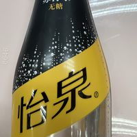夏日畅饮怡泉无糖苏打水
