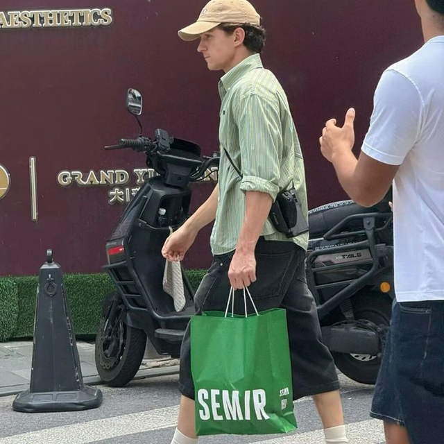 荷兰弟想带火蜘蛛侠，结果先带火了一条短裤