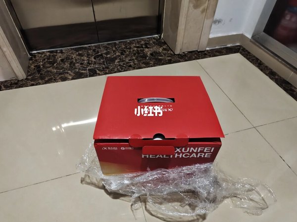 科大讯飞（iFLYTEK）AI智能臂筒式 &血压计X7 ，家用医用高精准 &血压仪全自动 &电子柯氏音，免绑带臂筒设计，伸手即测。双模测量精度高，AI语音对话省心，适合全家用。