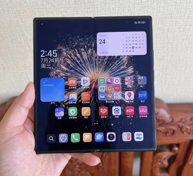两千块买骁龙8 Gen2折叠屏？小米荣耀终极对比来了