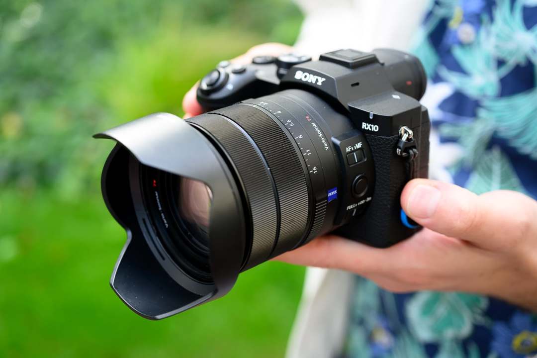 索尼RX10 V值不值？24-600mm一机走天下的代价与适合人群