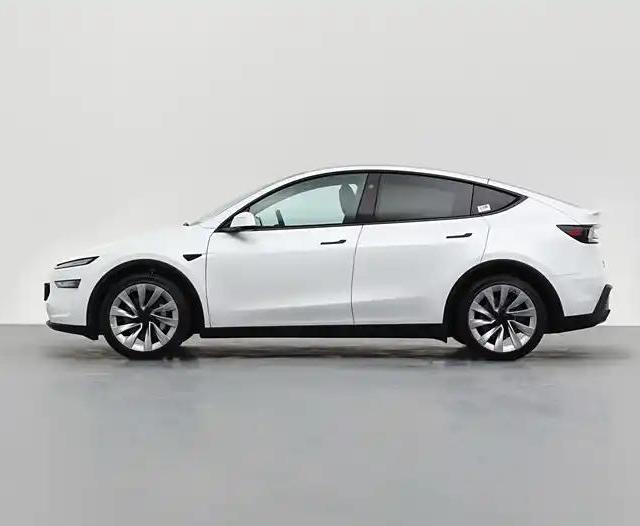 特斯拉突然发布低价版Model Y！20万定价配置简配到极致，续航够用