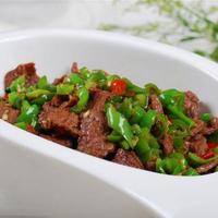 牛肉总是炒老？掌握这3步技巧，嫩滑入味像吃嫩牛排
