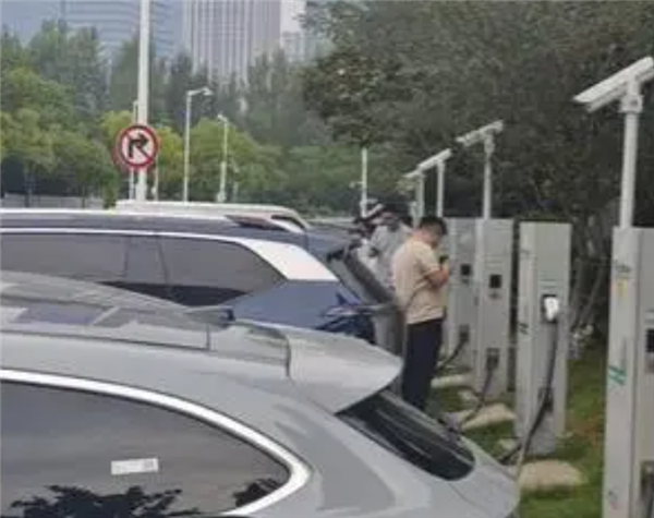 单日可赚300多！合肥新能源反向放电补贴4元/度：车主守着充电站赚差价