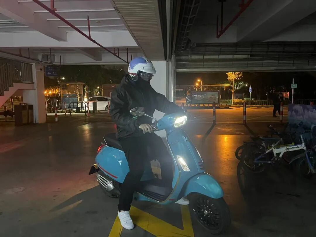 朋友说“骑摩托车吹风能冲散压力”。买过七台车过后,我得承认——他没骗我!