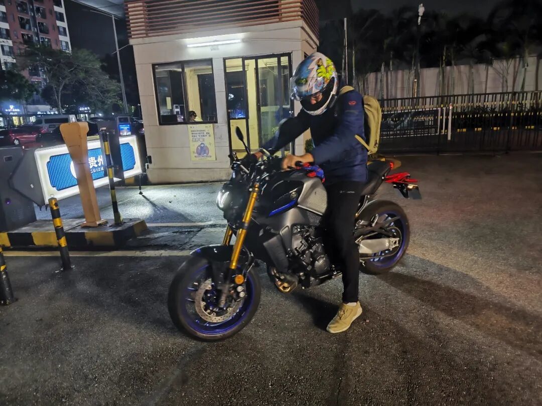 朋友说“骑摩托车吹风能冲散压力”。买过七台车过后,我得承认——他没骗我!