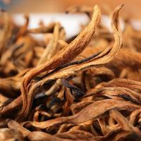金针vs金芽：名字都带金，价格差一截！滇红茶到底怎么选
