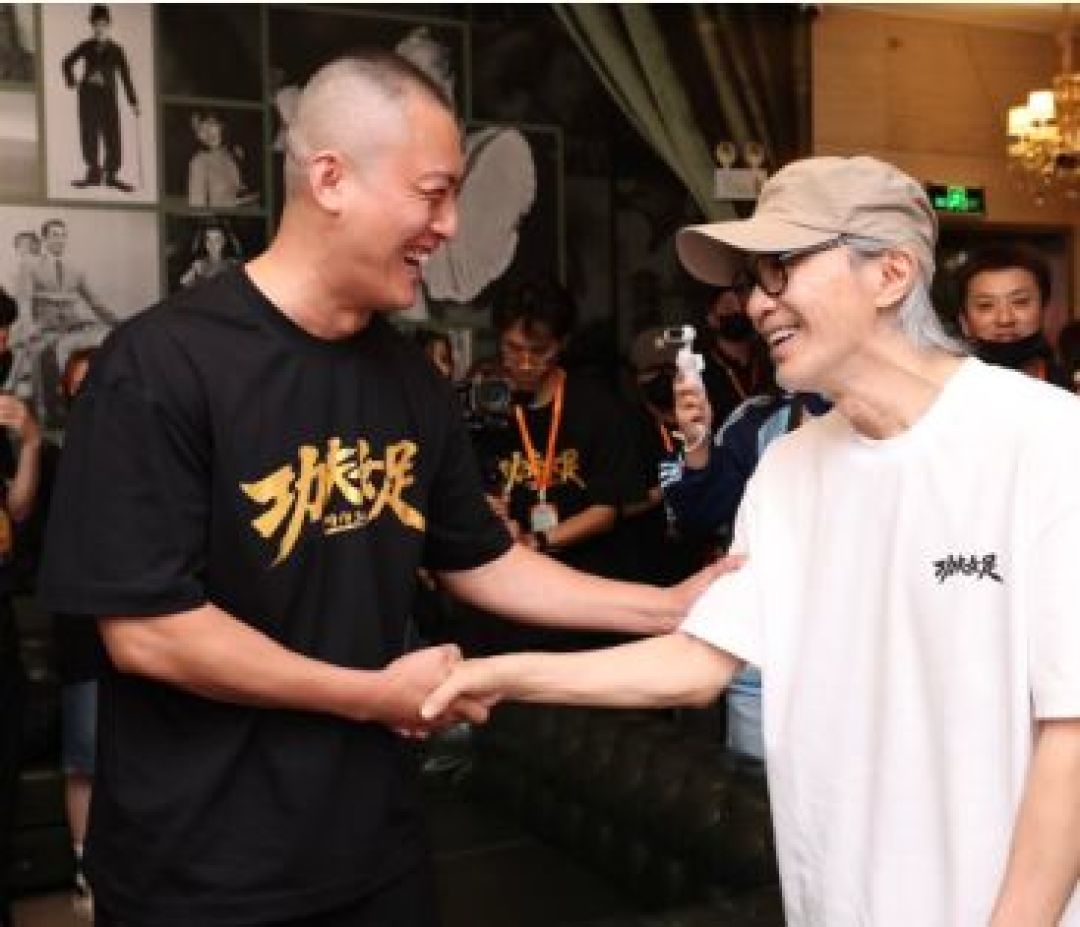 从为偶像辩护到并肩路演，许君聪与周星驰上演现实版双向奔赴