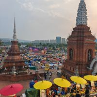 去了一次终于懂了！版纳星光夜市3000个摊位到底怎么逛，这篇攻略说清楚了