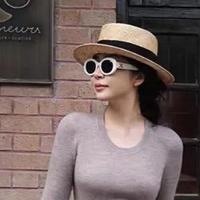 在夏天，中年女人穿各种裙子都流行“剪一刀”，慵懒随性又时髦！