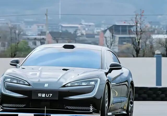70万买仰望U7还是蔚来ET9？试驾后发现差距很明显