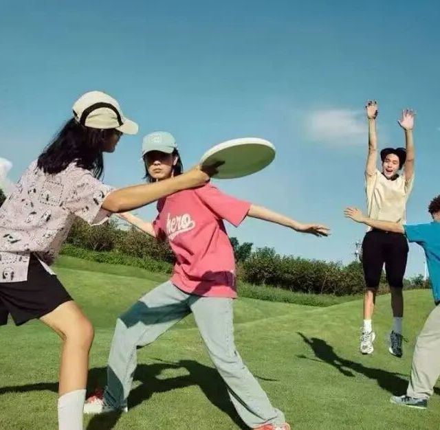 国内野球场踢球别乱买鞋！TF碎钉为什么是正解+选鞋指南