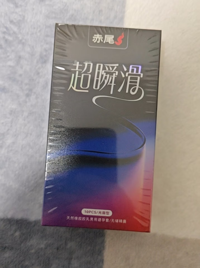 第一次用赤尾，手抖了十秒钟才戴上，当时满脑子都是“别翻车”