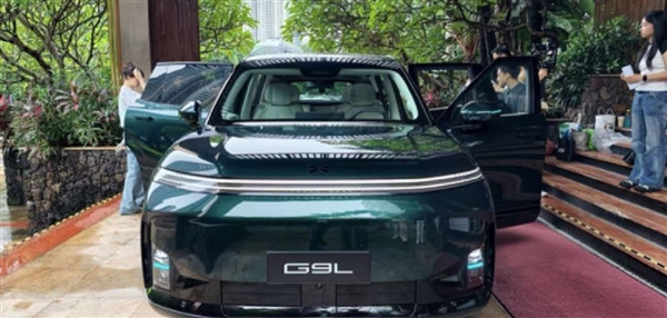 大五座SUV！小鹏G9L最新实车图曝光：翠绿配色+双层星环灯设计