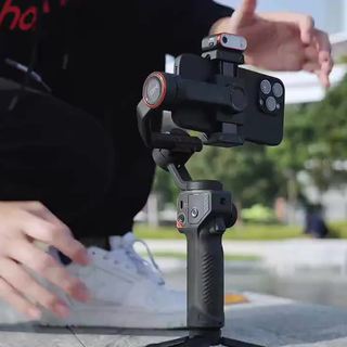 大疆OM8对比浩瀚V3：实测数据告诉你，千元手机云台选谁更值