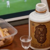 小瓶白酒哪个好喝?实测经典小百年等4款主流小酒,看完不纠结