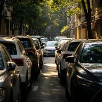 窄路会车后视镜收不收？老司机的判断标准，其实就这一条