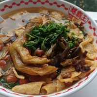 螺霸王锁鲜米粉实测：三分钟泡好vs六小时干粉，口感差多少