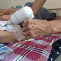 卧床家人痰多咳不出？手把手教你选对救命吸痰器