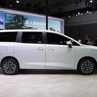10万出头买纯电7座MPV，五菱把电动侧滑门+真七座卷到飞起