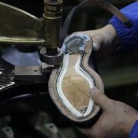 养鞋还是省心？红翼和添柏岚的真实对比，帮你做出选择