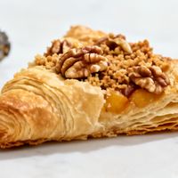山姆桃酥吃出金属牙冠，仅赔千元引争议