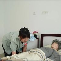老人皮肤痒，别再怪年纪大了！医生：多数人是这步做错了