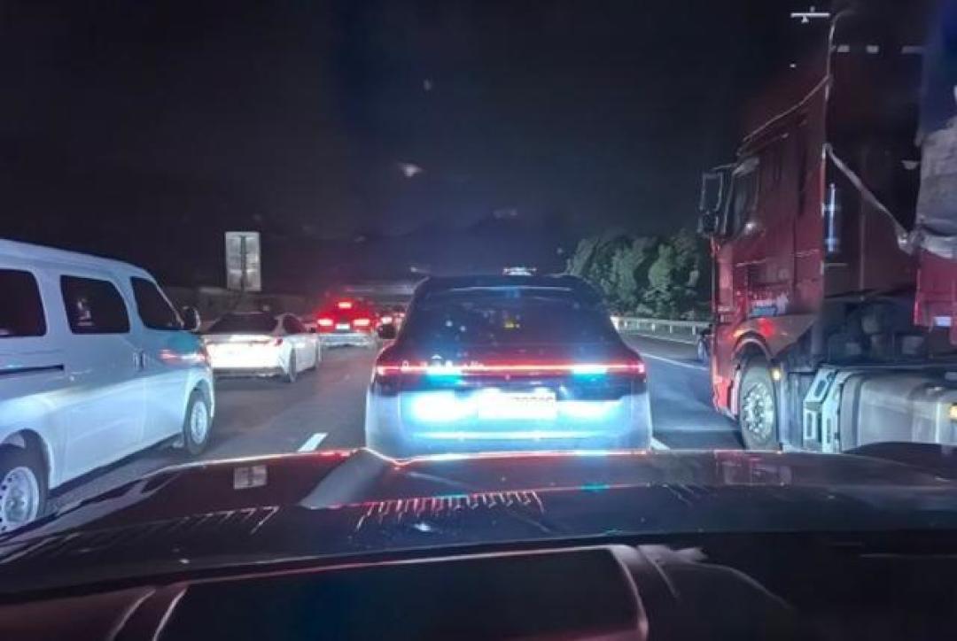 告别“科技感”?辅助驾驶小蓝灯因违规、危险、易被“欺负”疑似遭禁用!