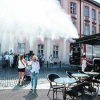 南欧40℃逼出欧洲人集体北迁，阿尔卑斯山均温18℃挤爆了