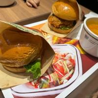 西安人心中的“穷鬼食堂”要涨价了！8月起凉皮涨1元汉堡涨3块