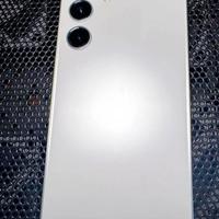 小屏旗舰二选一：三星S24比iPhone15Pro轻20克，游戏散热谁更稳？