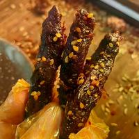 三只松鼠vs良品铺子牛肉干谁更值？配料表对比让人意外