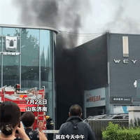 济南一长城魏牌坦克4S店突发火情！消防：系一混动新能源车电池着火所致