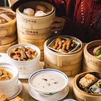 146年老店拿下非遗：每只虾饺13道褶，全行业追预制菜它偏做笨功夫