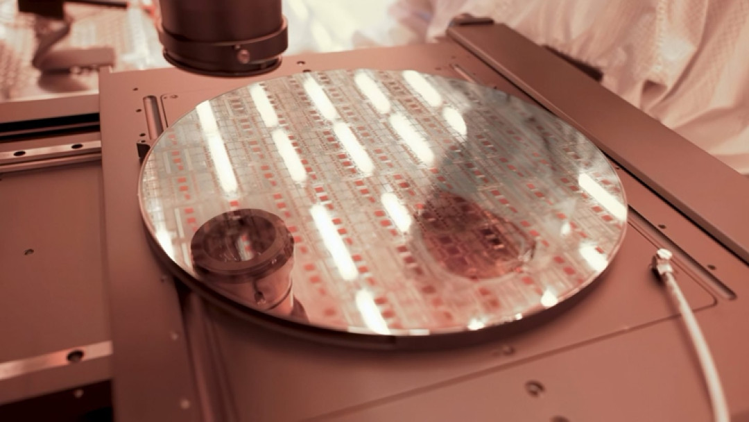 Intel-Wafer-1456x819.jpg
