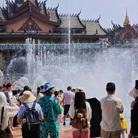 版纳这个活态傣寨泼水节天天开泼，不用等四月，现场太猛了