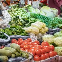 便利店饭团卖15块只值2块钱食材?被收了这么多年便利税才明白