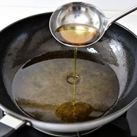 新铁锅买回来别急着炒菜：开锅+养锅+炒肉煎鱼，一篇说清楚