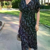 同样是碎花裙，为什么有人穿成油画女神，有人却像裹床单？三招告别土气