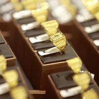 足金冲上1239元/克，有人却能省340元/克