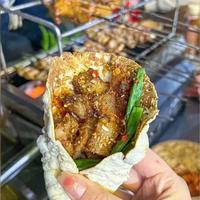 淄博烧烤到底有多便宜？实测人均50吃饱，这家店现烤小饼免费续