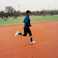 碳板鞋越便宜越多人受伤90的人根本不该穿先问自己3个问题再掏钱
