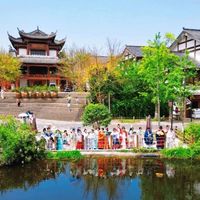 暑假大足石刻：工作日早8点前和周末完全是两个地方