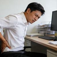 腰突不是突然来的！医生：毁掉你腰的不是运动不够，是每天都在做的这件事