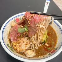 黑汤船面嗦到上瘾，MAMA方便面能复刻几分
