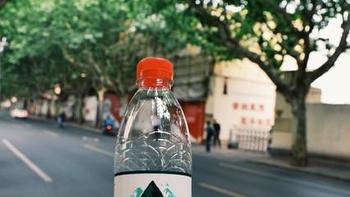 7毛一瓶！农夫山泉绿瓶掀桌怡宝，纯净水市场变天，消费者该怎么选